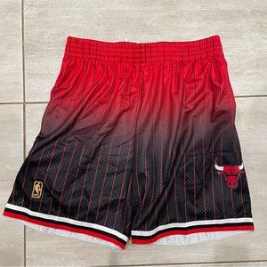 NEW MITCHELL & NESS NBA FADEAWAY SWINGMAN SHORTS CHICAGO BULLS SIZE XL! - 0192